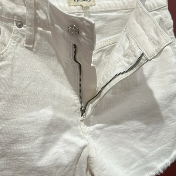 Madewell High-Rise Raw Hem Tile White Denim Shorts
Size 32 - Picture 8 of 8